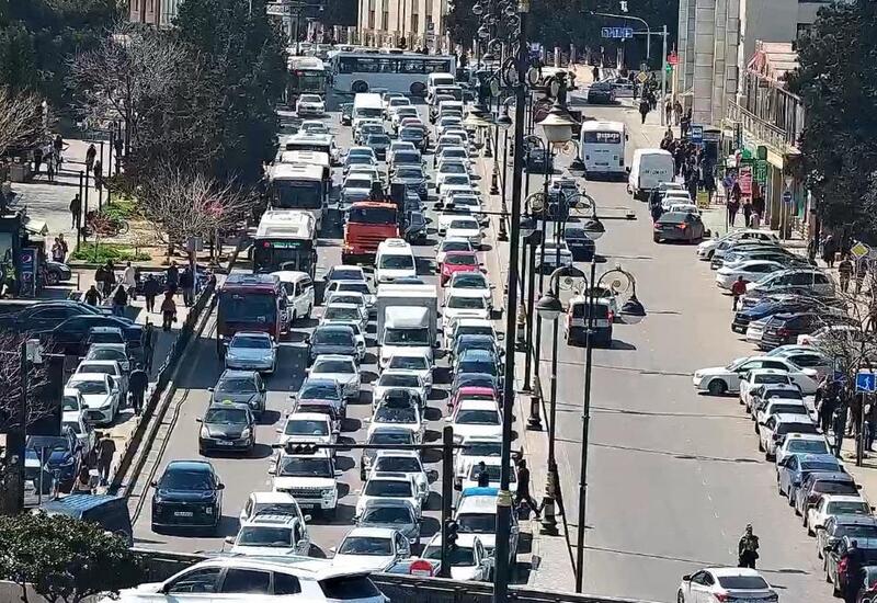 В этой части Баку парализовано движение в ряде направлений
