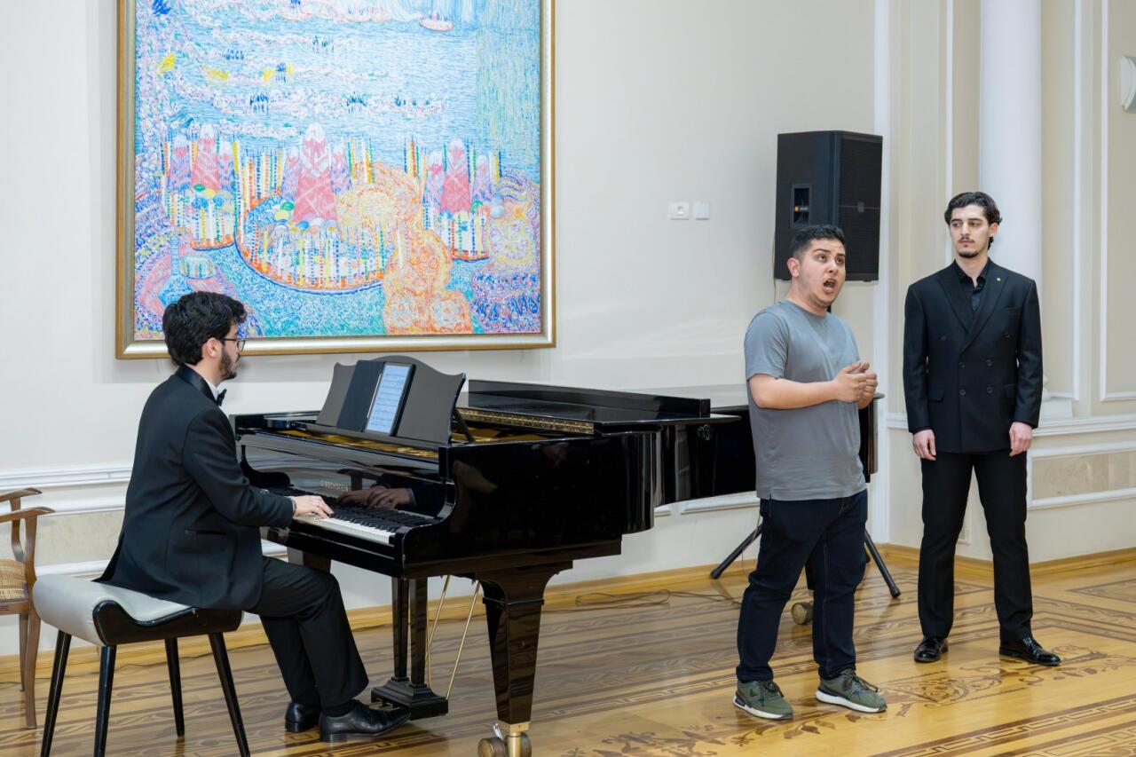 В Баку показали классику с тонким чувством юмора