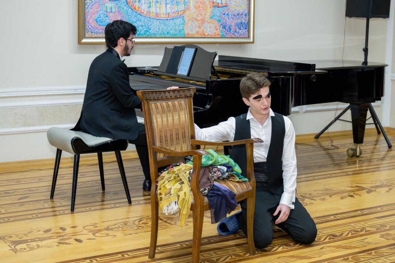 В Баку показали классику с тонким чувством юмора