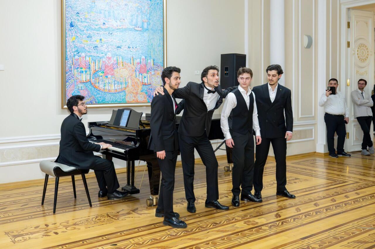 В Баку показали классику с тонким чувством юмора