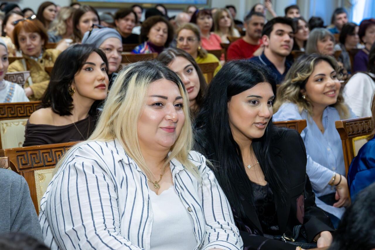 В Баку показали классику с тонким чувством юмора