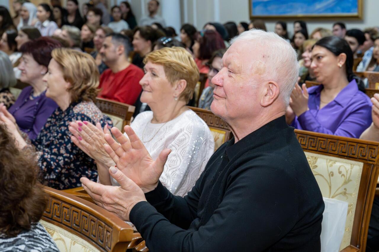 В Баку показали классику с тонким чувством юмора