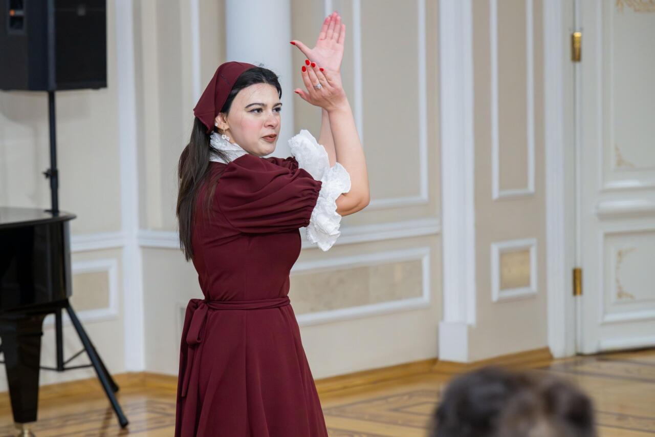 В Баку показали классику с тонким чувством юмора