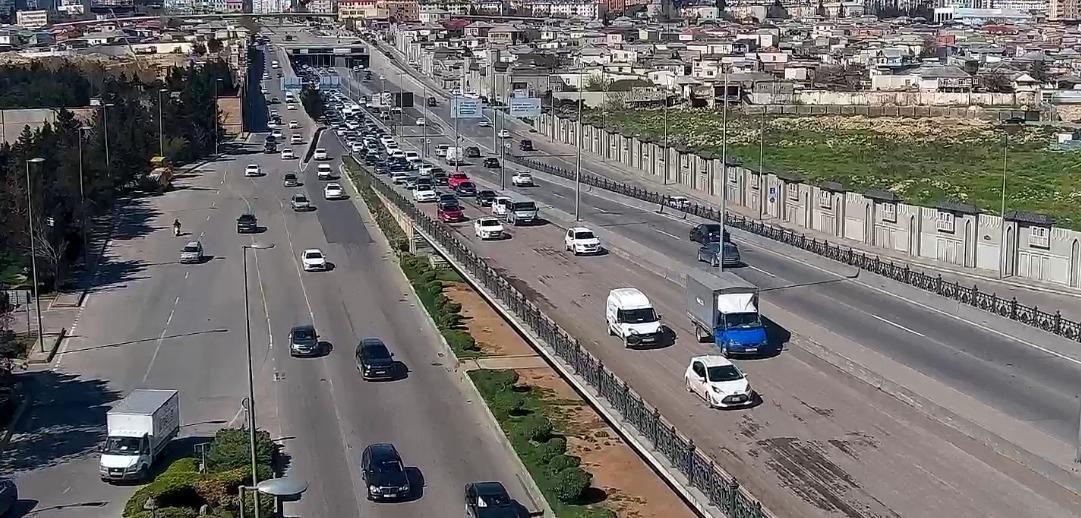 В этой части Баку парализовано движение в ряде направлений