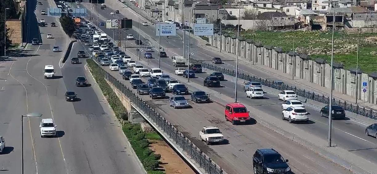 В этой части Баку парализовано движение в ряде направлений