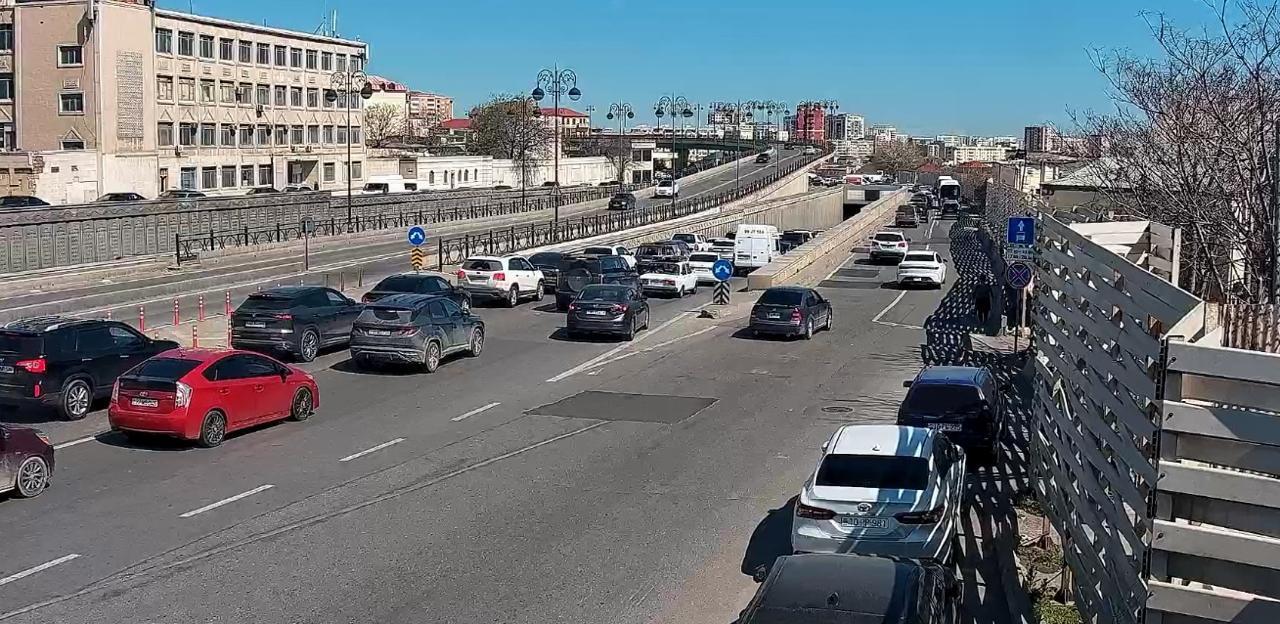 В этой части Баку парализовано движение в ряде направлений