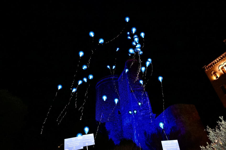 Здания в Баку окрасились в синий цвет