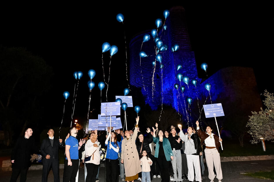 Здания в Баку окрасились в синий цвет