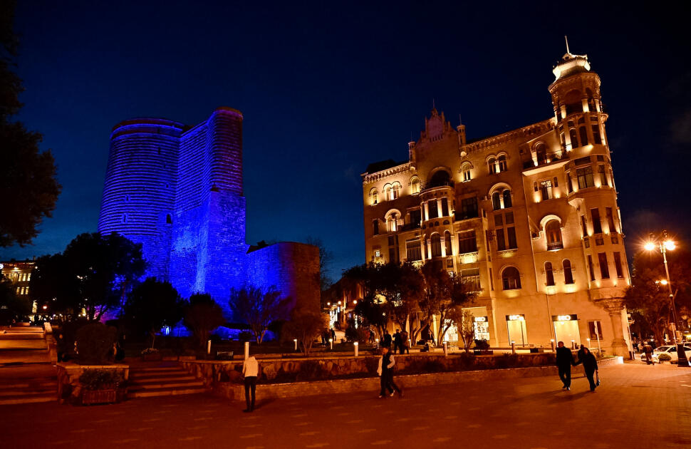 Здания в Баку окрасились в синий цвет