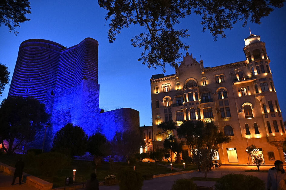 Здания в Баку окрасились в синий цвет