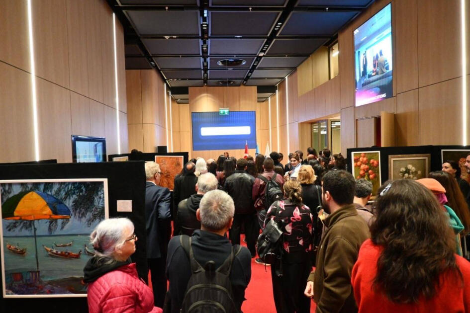 В Стамбуле открылась выставка азербайджанских художниц