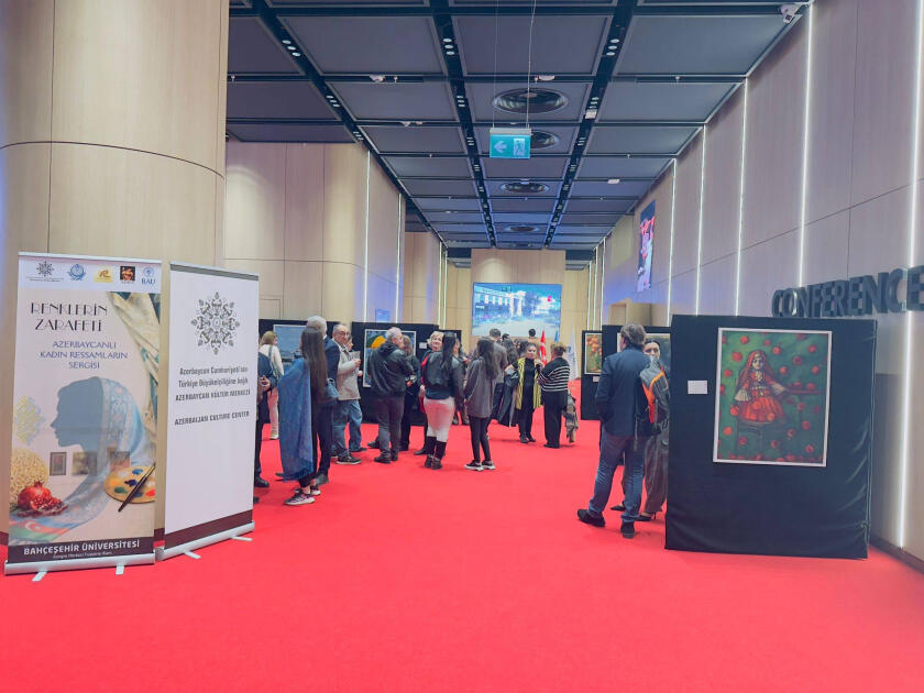 В Стамбуле открылась выставка азербайджанских художниц