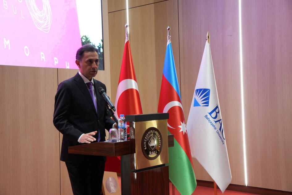 В Стамбуле открылась выставка азербайджанских художниц