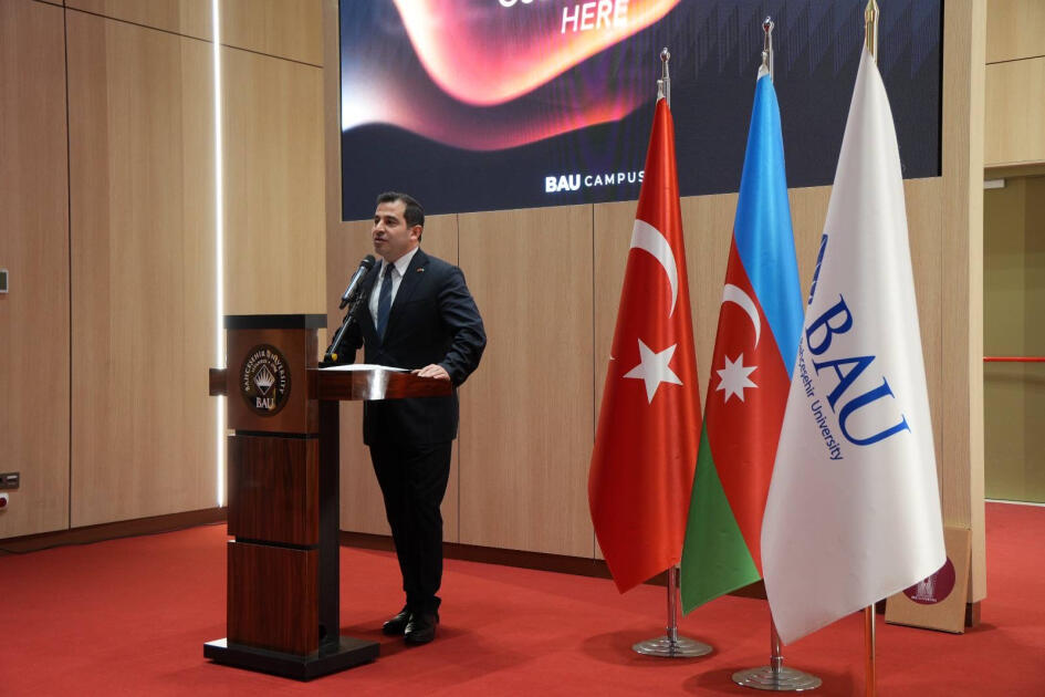 В Стамбуле открылась выставка азербайджанских художниц