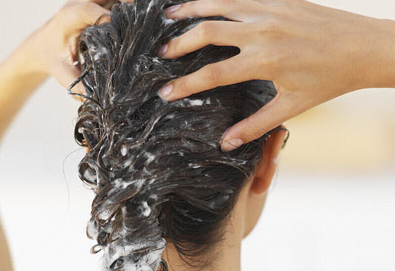 Hər gün saçını yuyanlara pis xəbər: Mütəxəssislər xəbərdarlıq edir