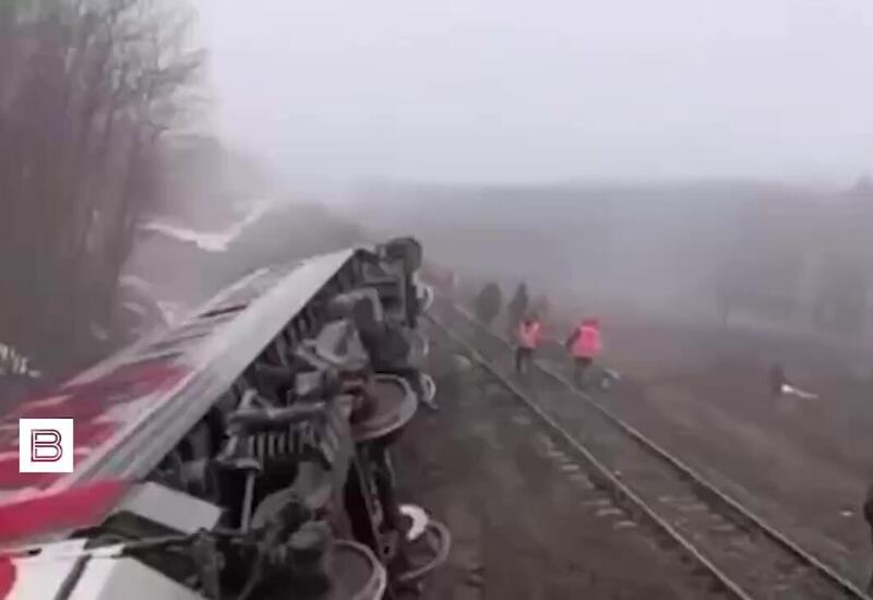В России с рельсов сошли семь вагонов пассажирского поезда