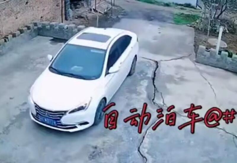 Видео с "умной" парковкой стало вирусным в соцсетях Азии