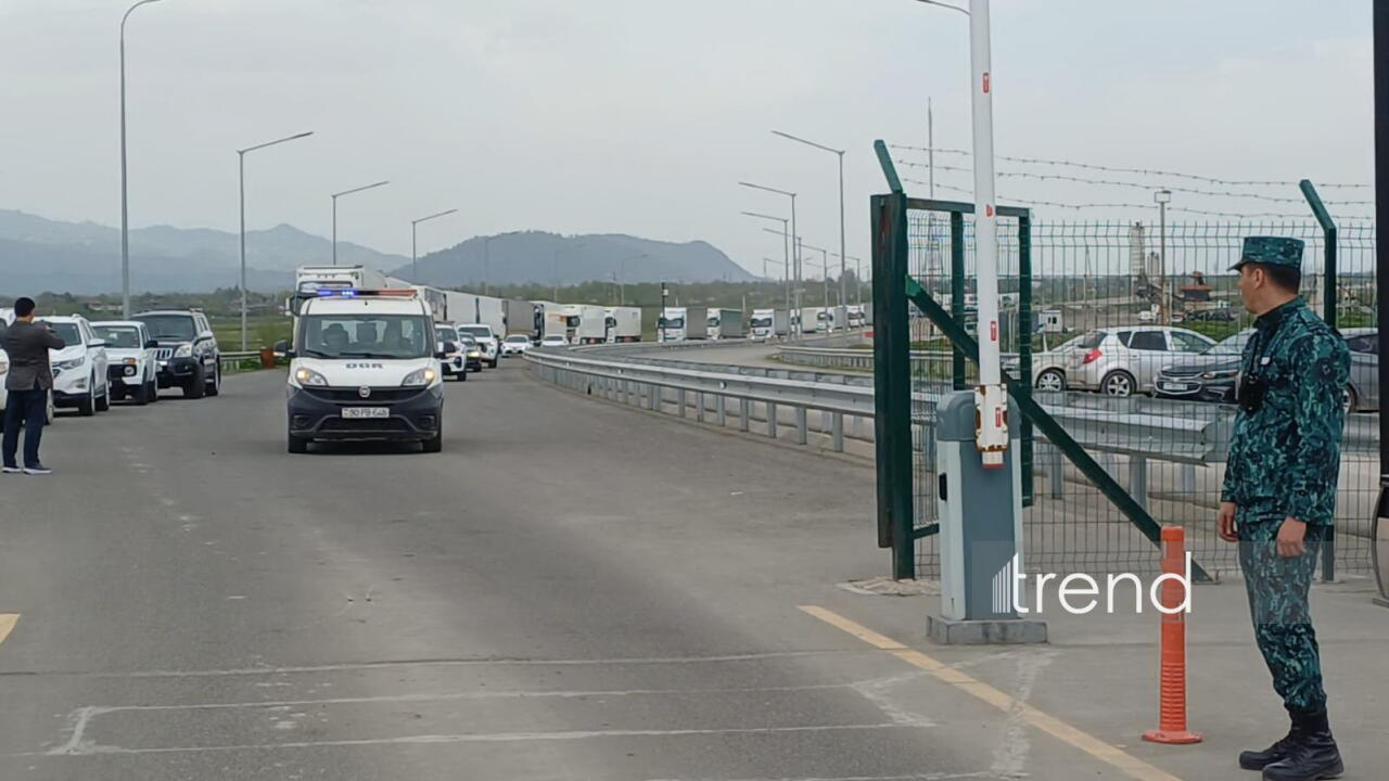 Növbəti humanitar yardımı daşıyan avtomobillər İran ərazisinə keçib