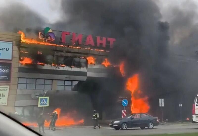 Сильнейший пожар в ТЦ в России