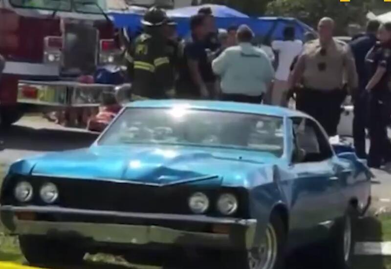 Автомобиль протаранил парад в США