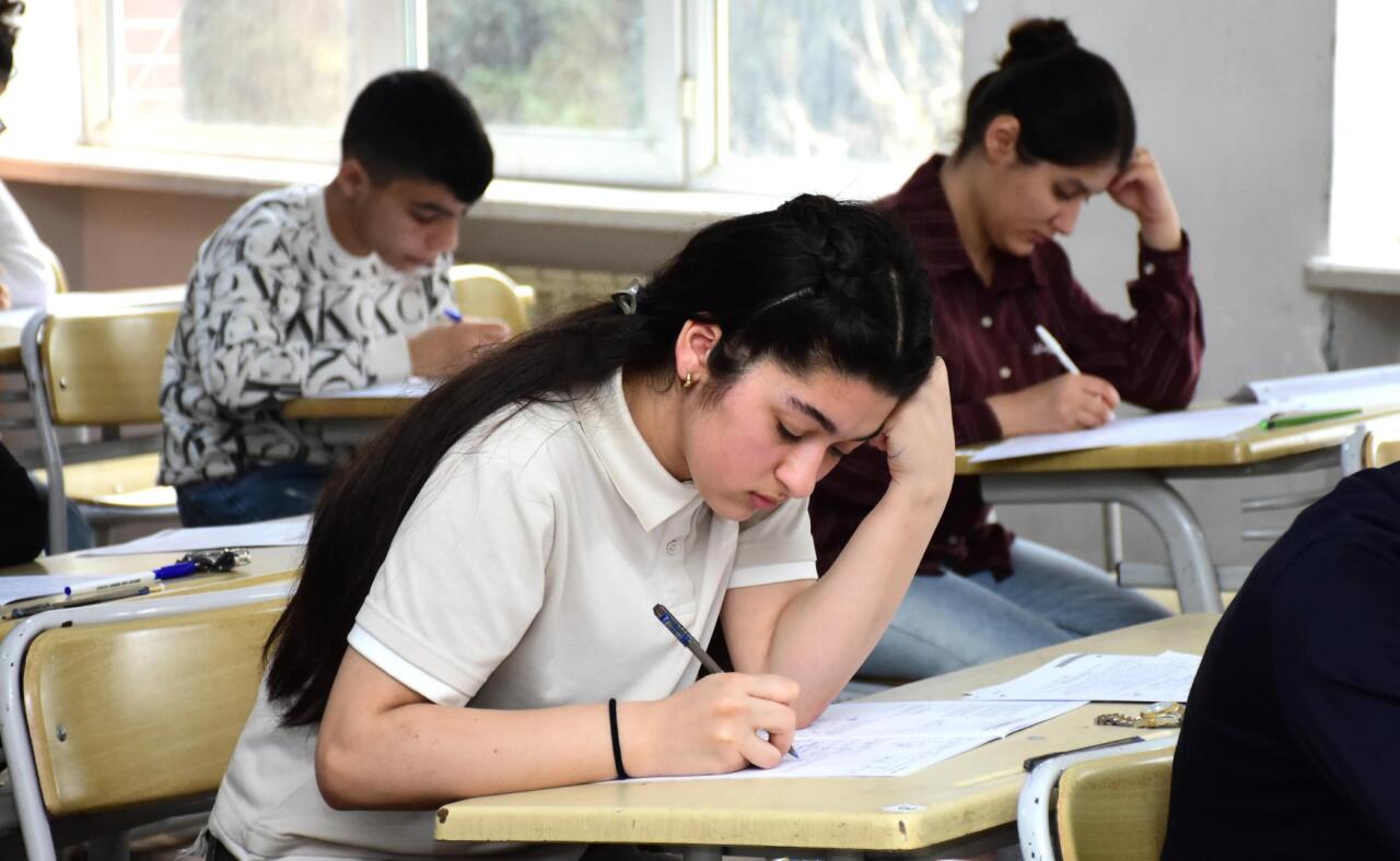 В Азербайджане прошли выпускные экзамены для учащихся IX классов