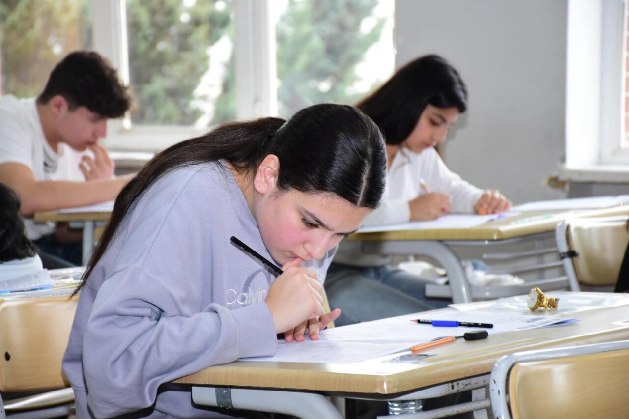 В Азербайджане прошли выпускные экзамены для учащихся IX классов