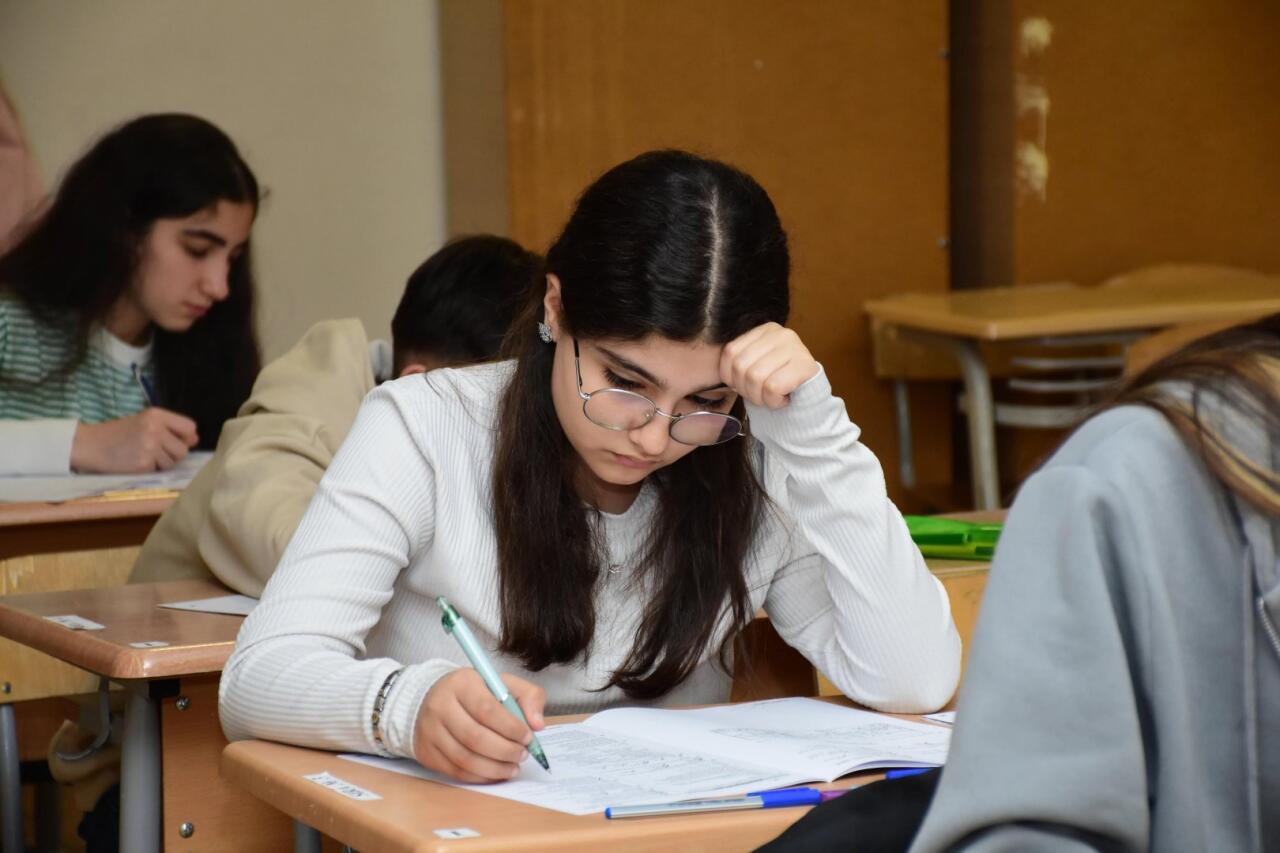 В Азербайджане прошли выпускные экзамены для учащихся IX классов