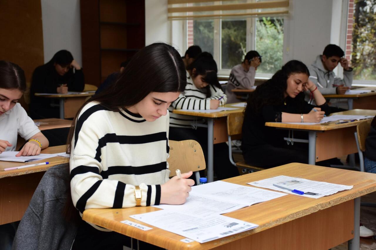 В Азербайджане прошли выпускные экзамены для учащихся IX классов