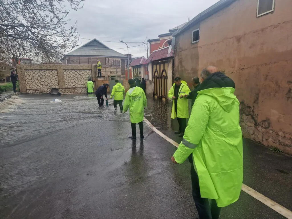 Эльдар Азизов ознакомился с ситуацией в поселке Кешля