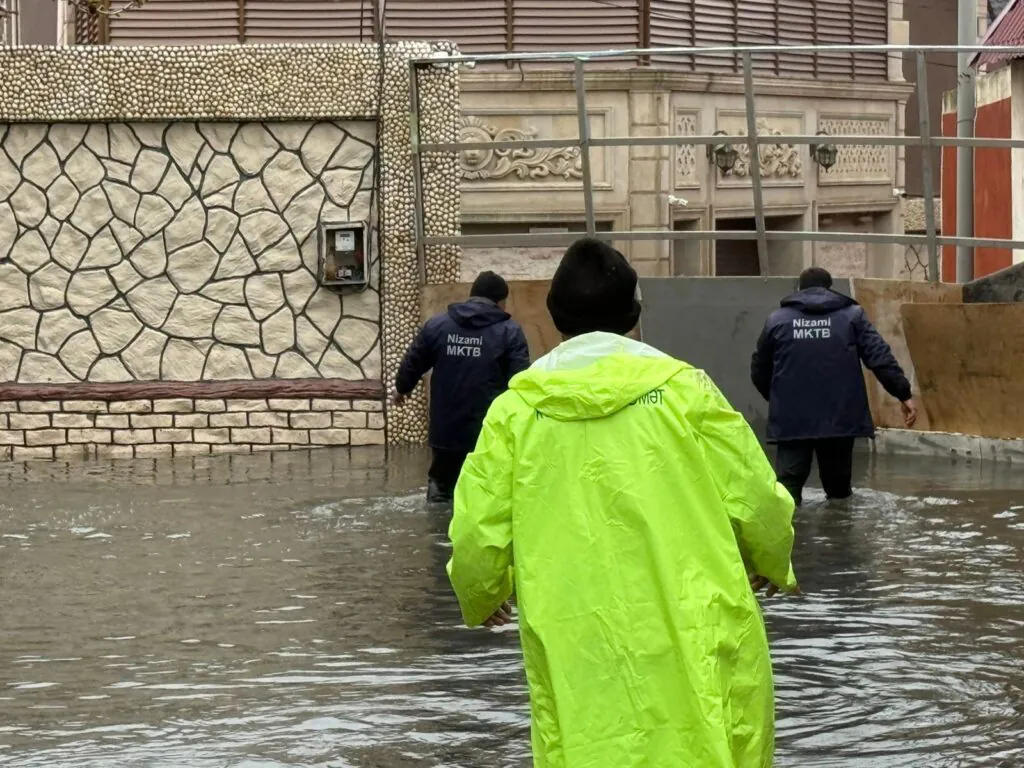 Эльдар Азизов ознакомился с ситуацией в поселке Кешля