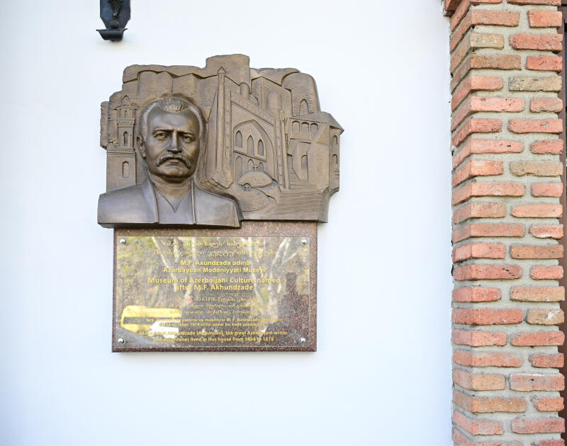 Первая леди Мехрибан Алиева ознакомилась в Тбилиси с Музеем азербайджанской культуры имени Мирзы Фатали Ахундзаде