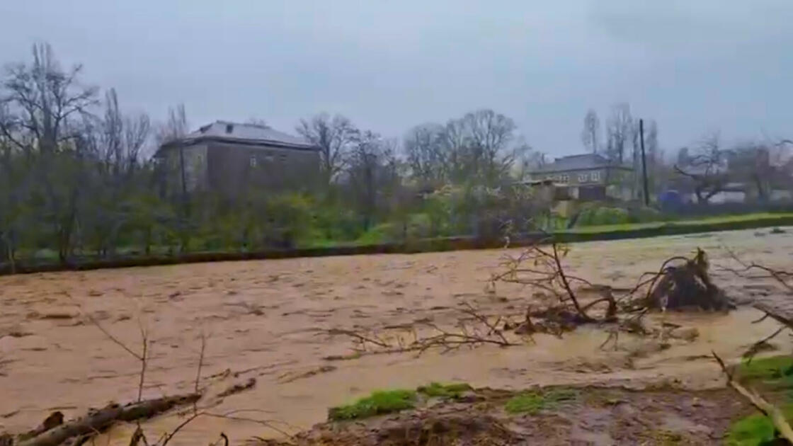 В Губе и Гусаре наблюдались селевые потоки