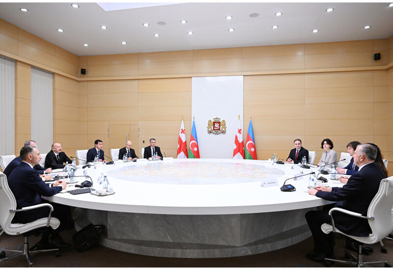Состоялась встреча Президента Ильхама Алиева с Премьер-министром Ираклием Кобахидзе в расширенном составе