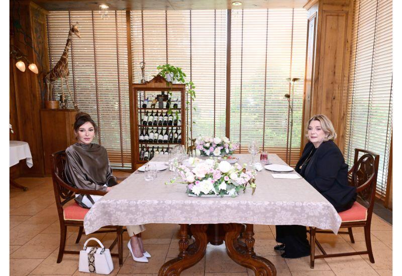 Tbilisidə Birinci xanım Mehriban Əliyevanın şərəfinə lanç verilib