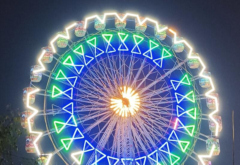 В Индии колесо обозрения обрушилось вместе с людьми