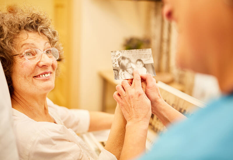 Названы неочевидные симптомы ухудшения памяти у пожилых