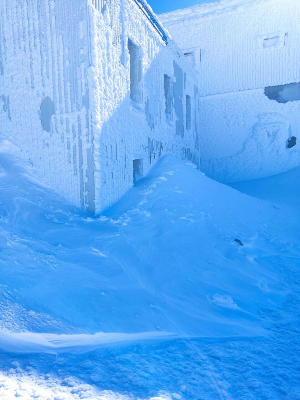 Трехметровые сугробы на горах Боснии