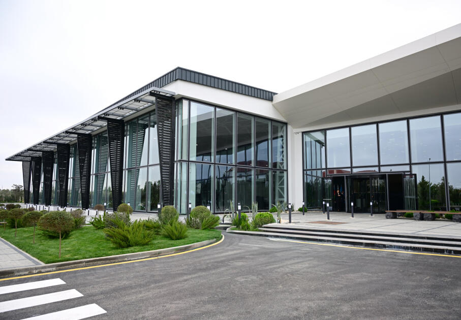 Президент Ильхам Алиев и Первая леди Мехрибан Алиева приняли участие в открытии Международного учебного центра в Национальной академии авиации