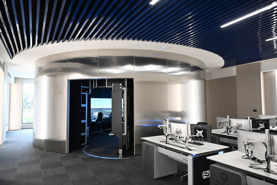 Президент Ильхам Алиев и Первая леди Мехрибан Алиева приняли участие в открытии Международного учебного центра в Национальной академии авиации