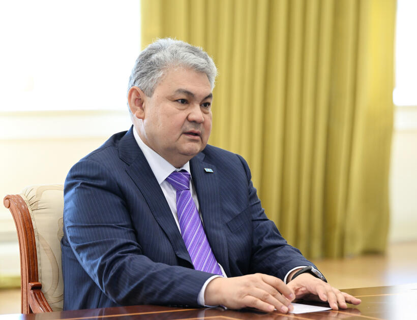 Президент Ильхам Алиев принял министров иностранных дел и транспорта Казахстана