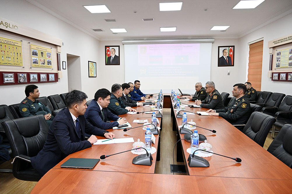 Azərbaycanla Qazaxıstan arasında hərbi əməkdaşlıq müzakirə edilib