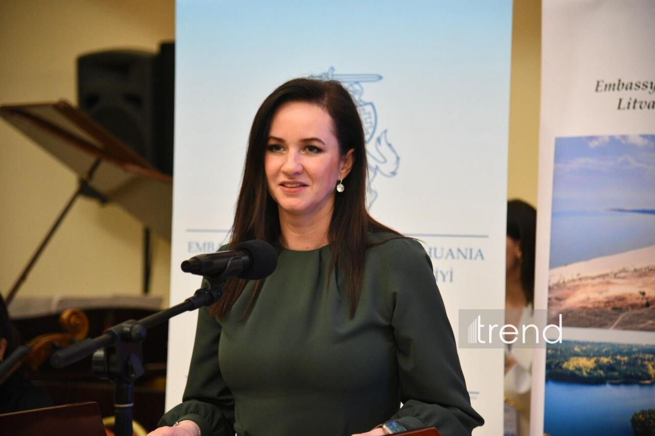 В Баку состоялась церемония открытия выставки "Не все из них. Портреты военных беженцев"