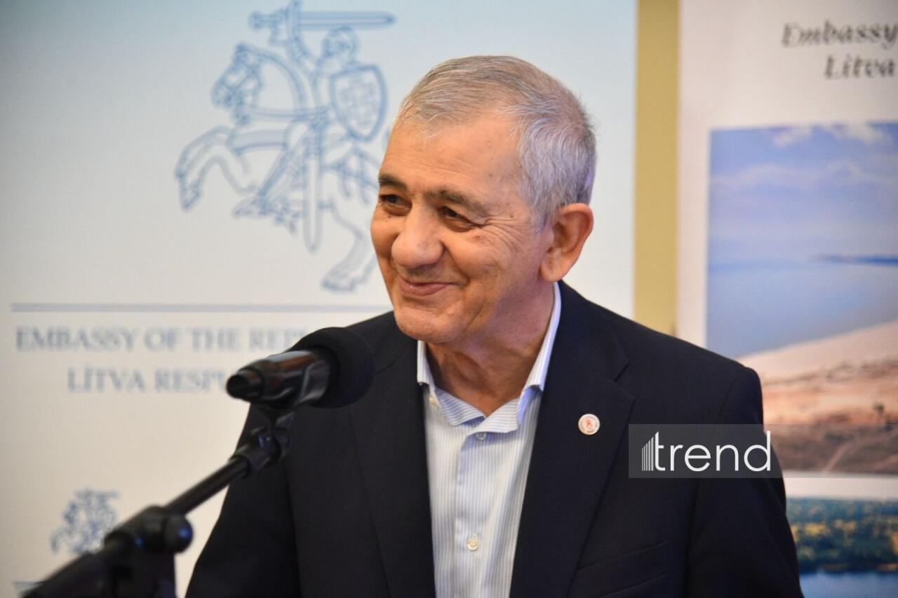 В Баку состоялась церемония открытия выставки "Не все из них. Портреты военных беженцев"