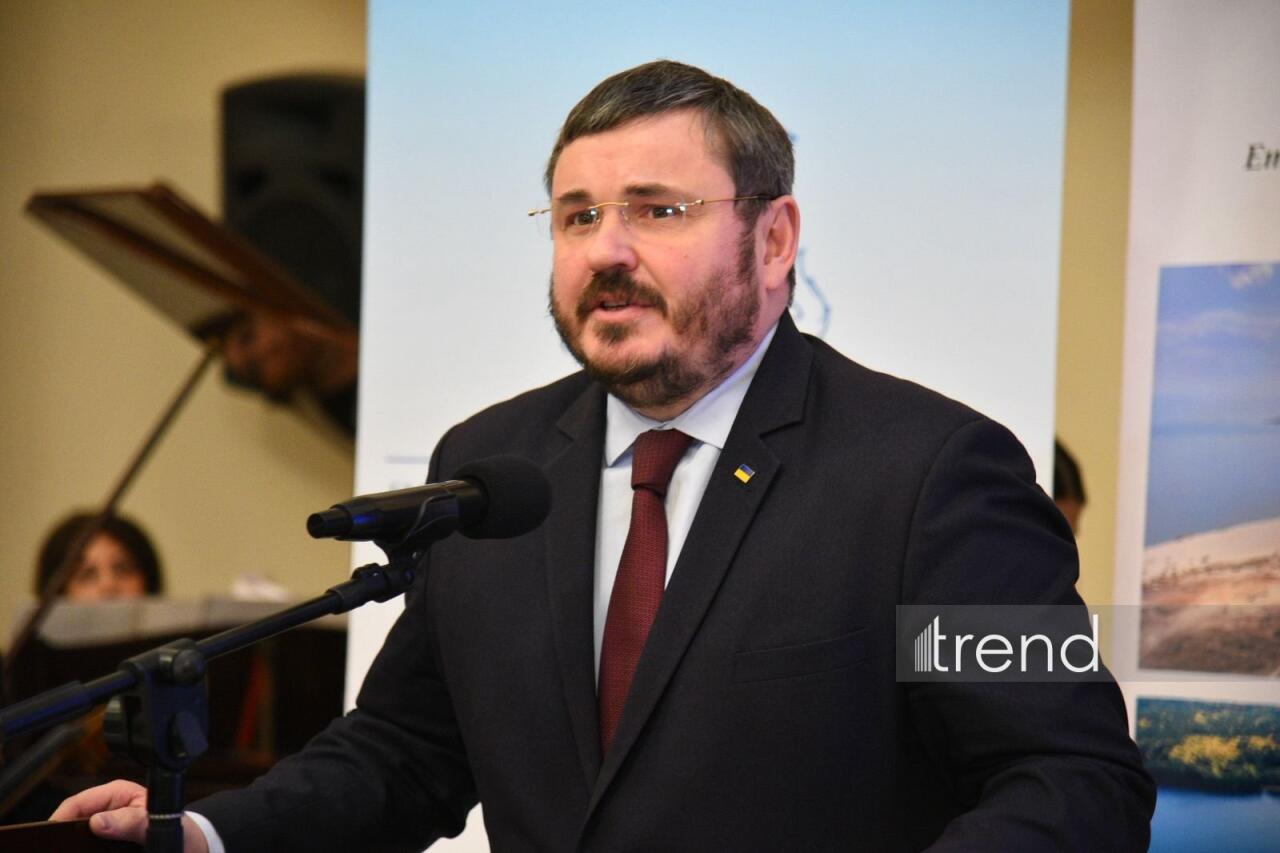 В Баку состоялась церемония открытия выставки "Не все из них. Портреты военных беженцев"