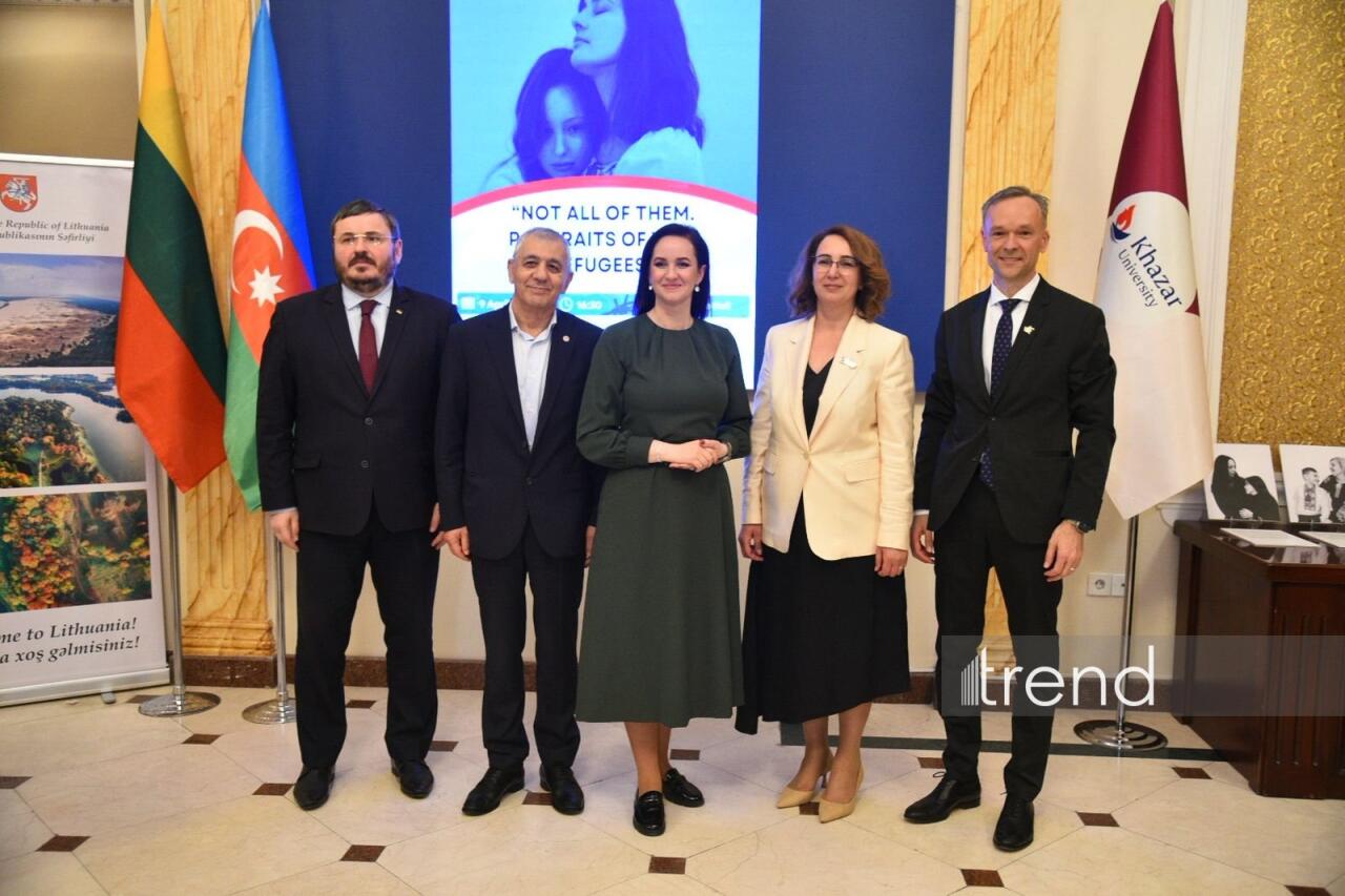 В Баку состоялась церемония открытия выставки "Не все из них. Портреты военных беженцев"