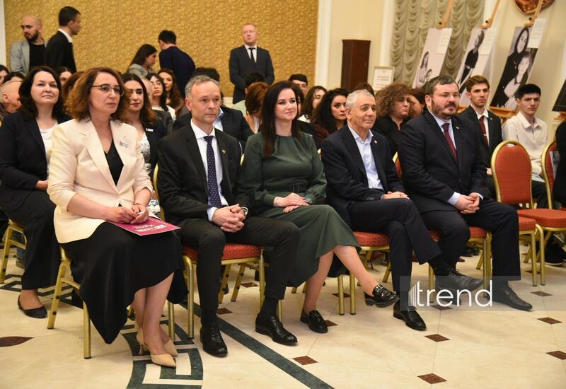 В Баку состоялась церемония открытия выставки "Не все из них. Портреты военных беженцев"