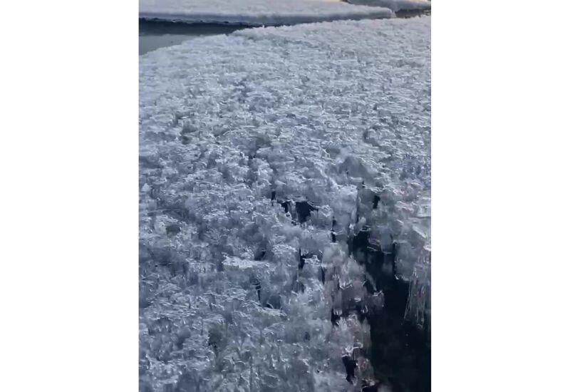 Весна пришла на озеро Байкал