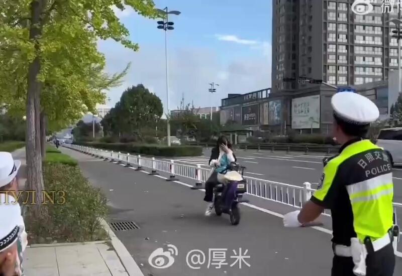 В Китае школьники штрафуют нарушителей на улицах