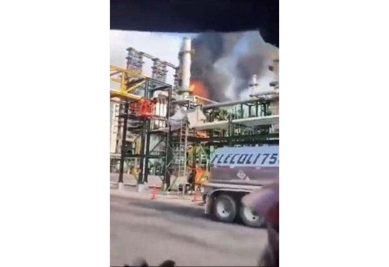 Пожар на нефтеперерабатывающем заводе в Мексике