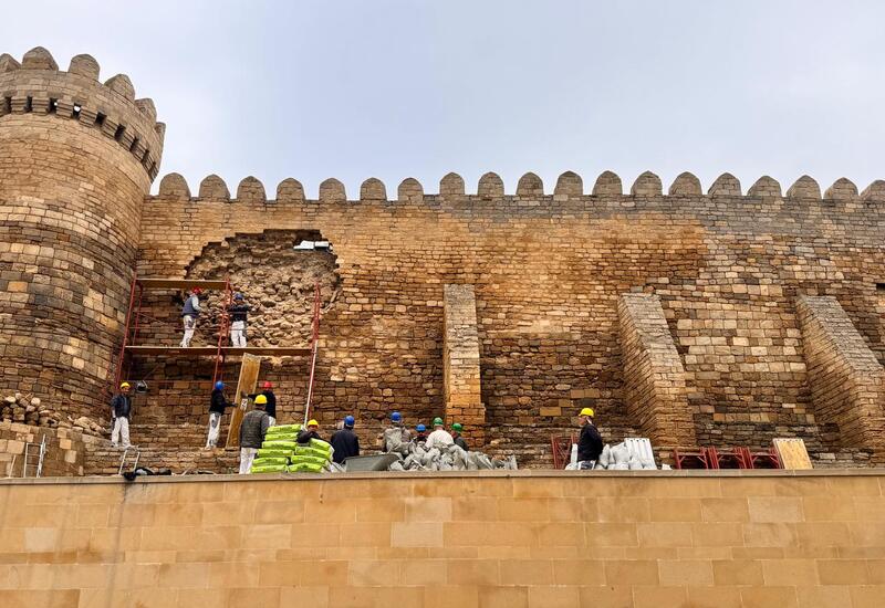 В связи с частичным обрушением крепостной стены в Ичеришехер принимаются срочные меры